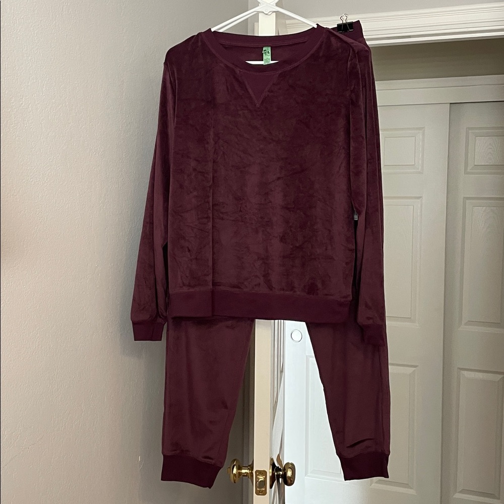 Honeydew Brand, Plush Burgundy Lounge Set